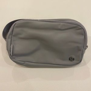 NWT Lululemon - Everywhere Belt Bag - Silver / Grey